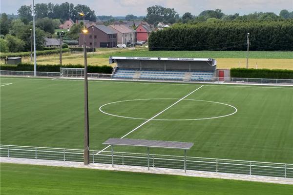 Aanleg kunstgras voetbalveld - Sportinfrabouw NV